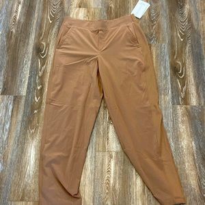 Used NO TAGS athleta Brooklyn lined pants 10